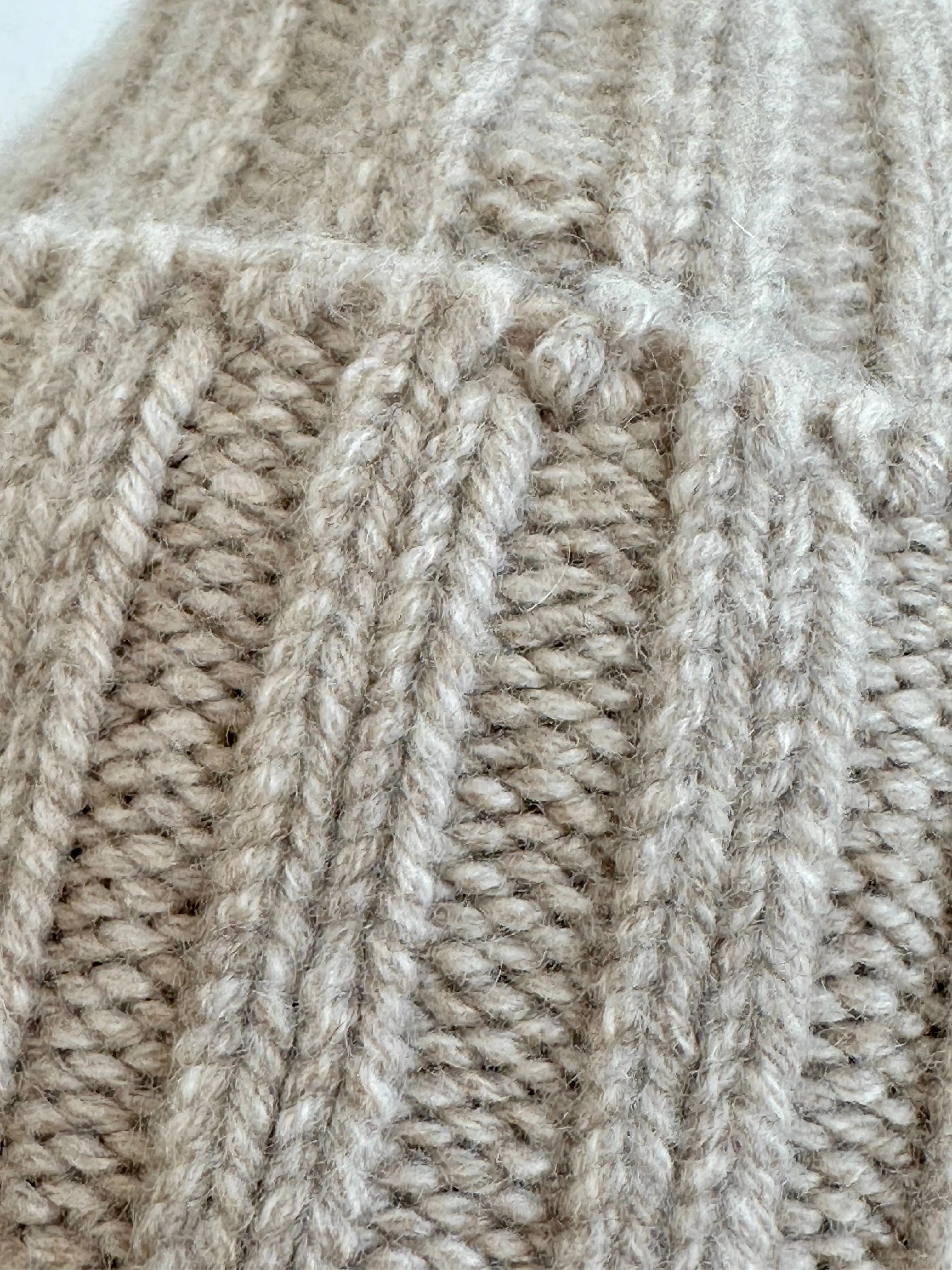 Cableami Light Beige Cashmere Knit Beanie