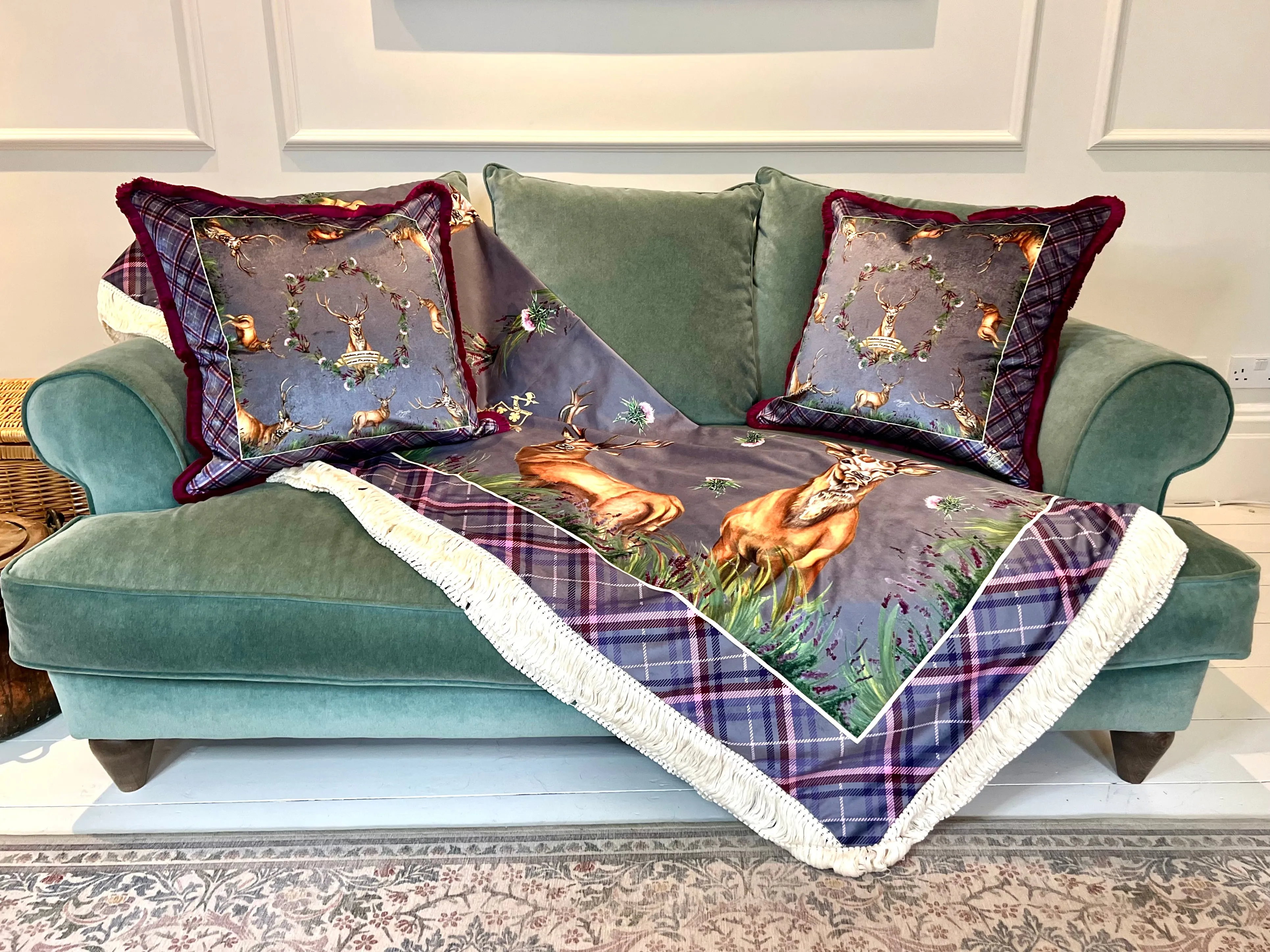 Caledonia Luxury Velvet Stag King Size Throw in Soft Amethyst