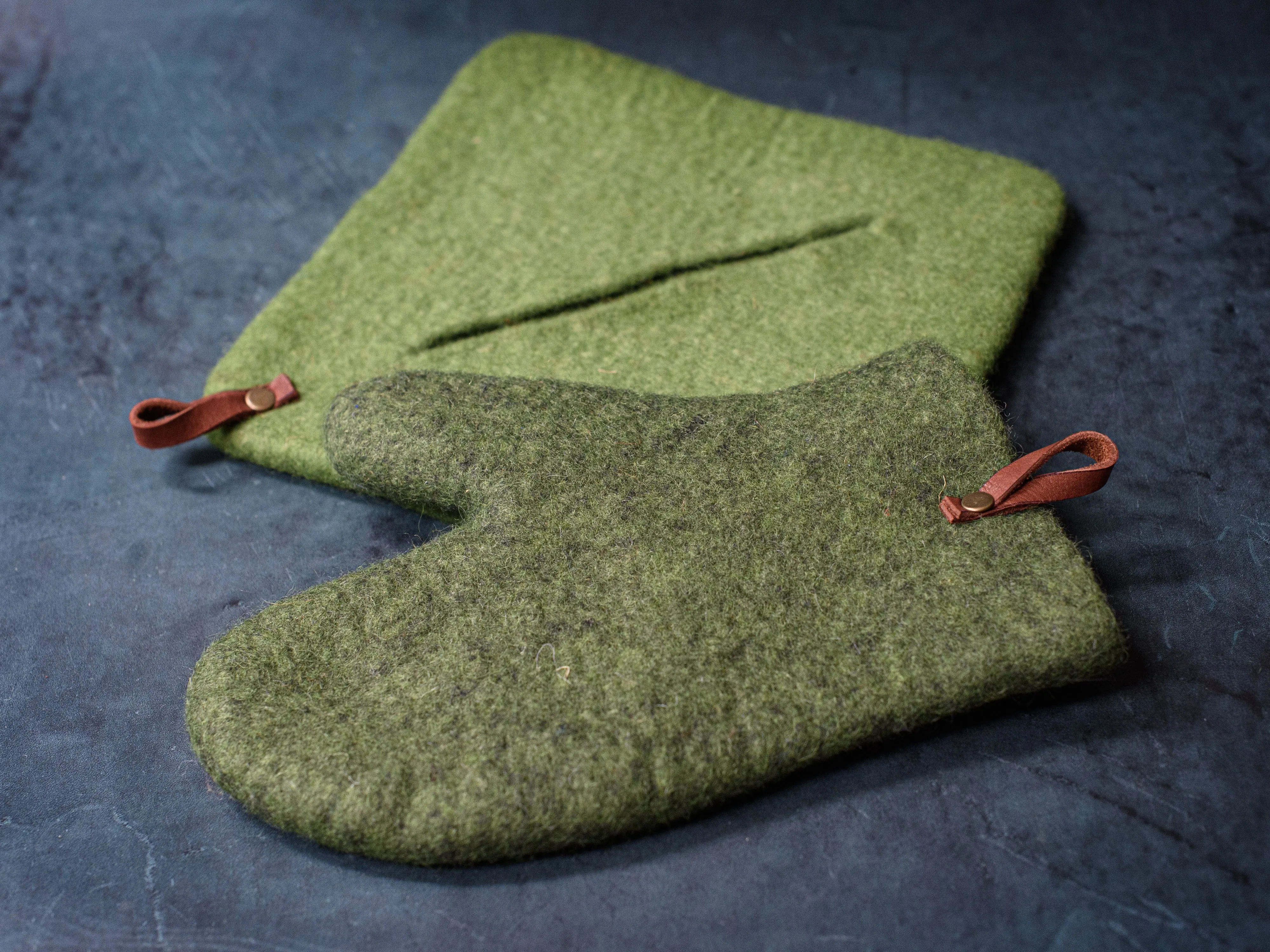 Felted wool oven mittens and pot holder set