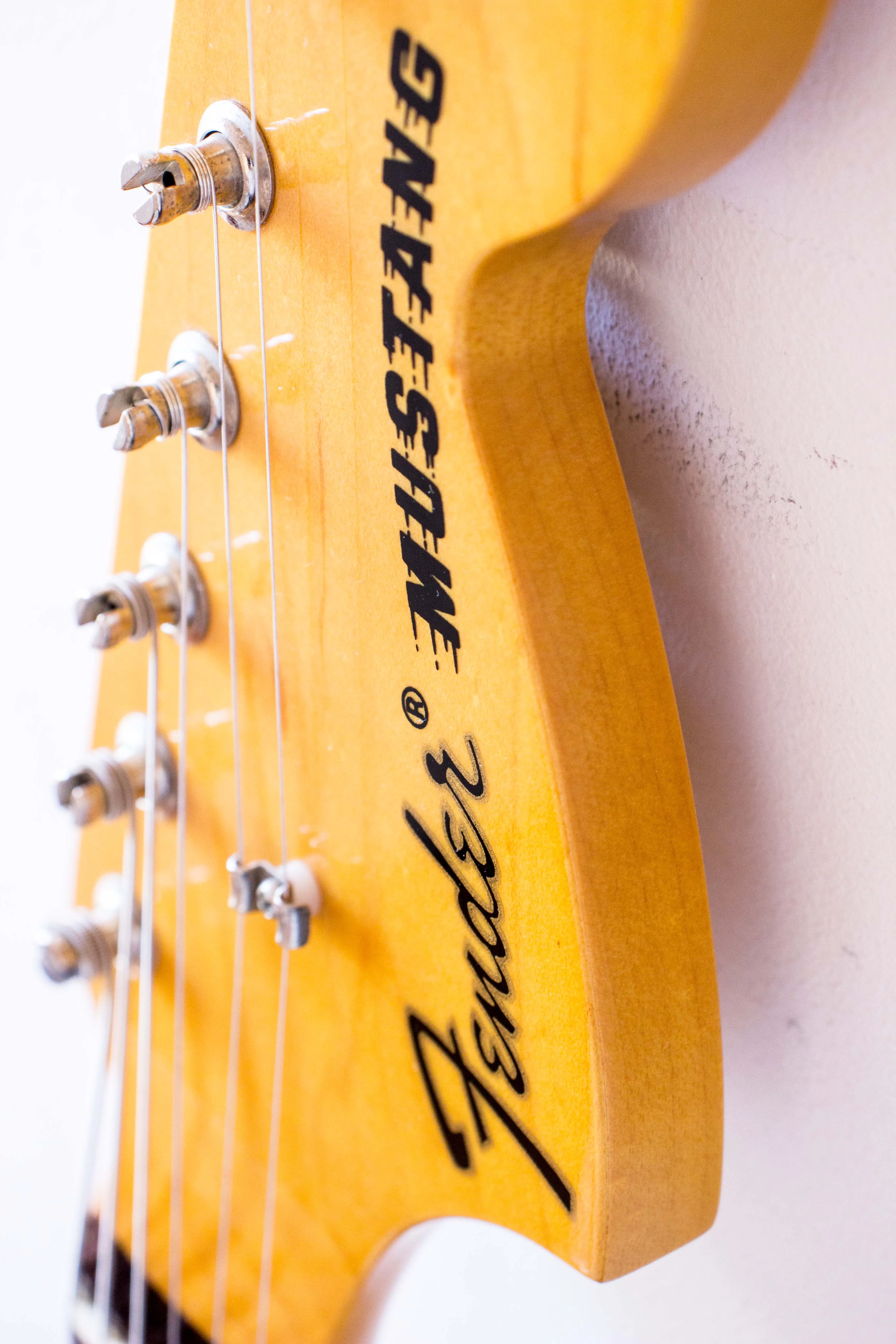 Fender Japan '69 Reissue Mustang MG69 Rebel Yellow 2010